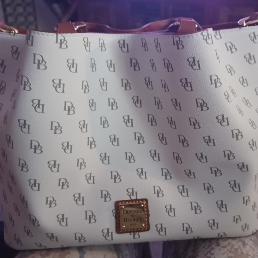 Dooney & Bourke Gretta Brenna Large Top Handle Red Valentine's Inside Bag NWT - Picture 2 of 11